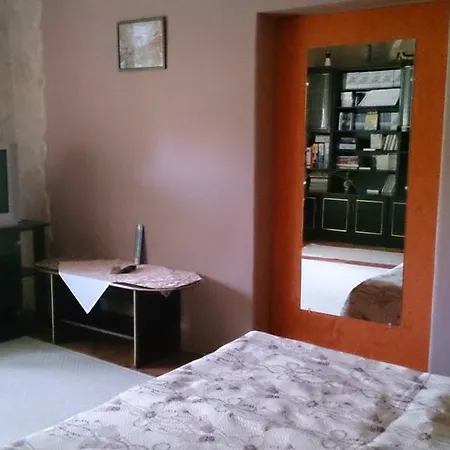 Boris Apartman * Gyula